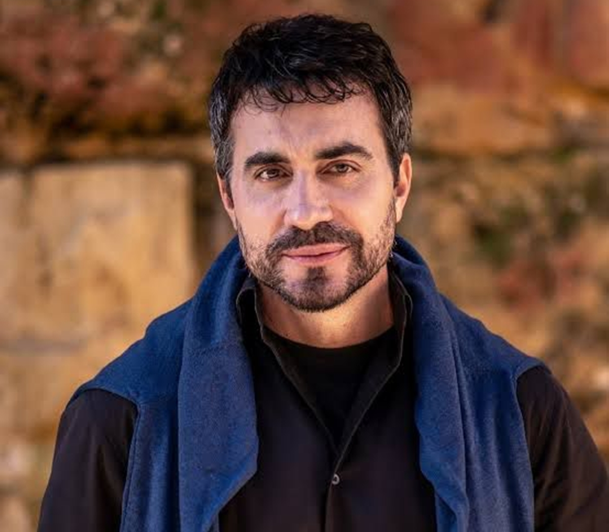 Padre utilizando redes sociais para evangelização